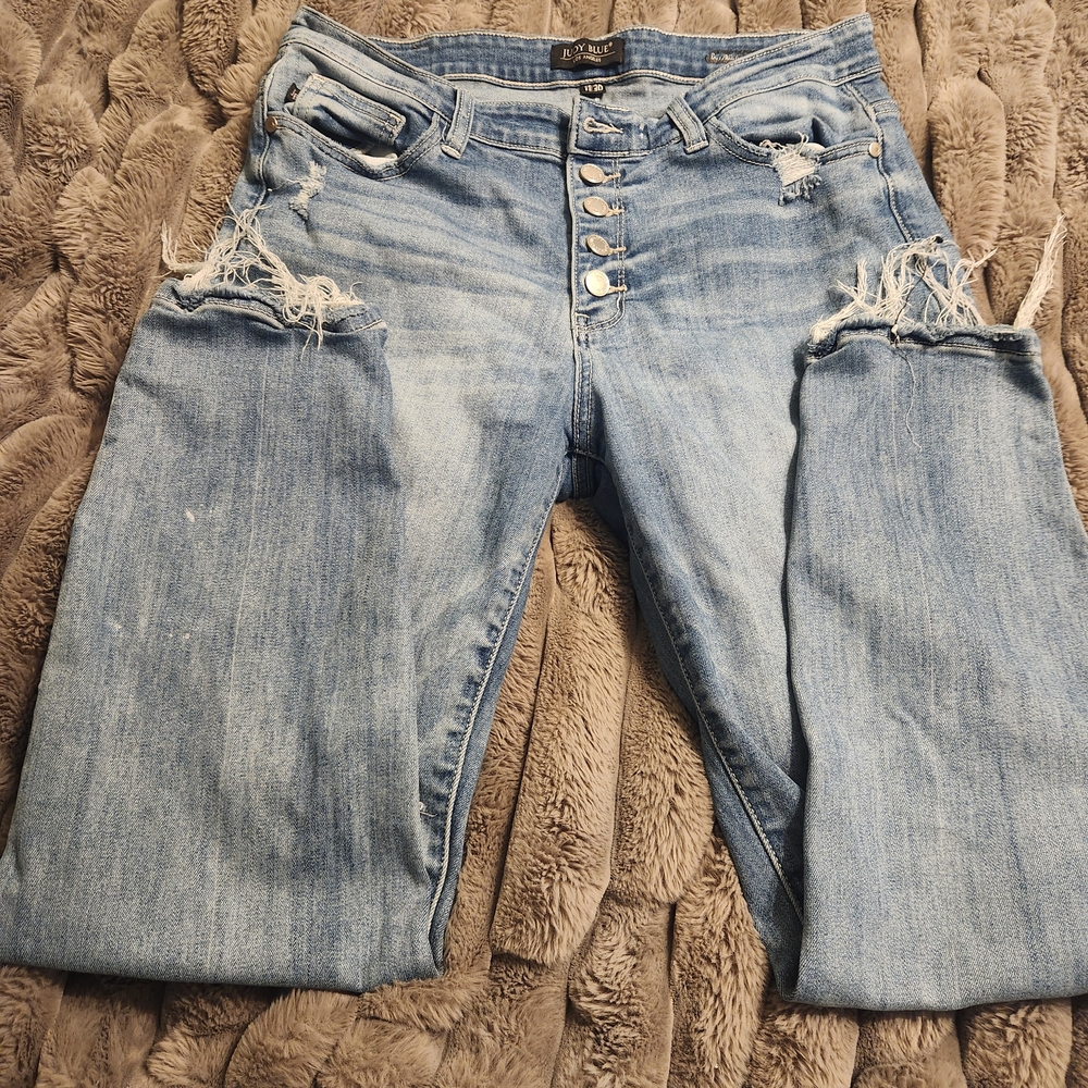 Judy Blue Button Fly Boyfriend Fit Distressed Jean - Picture 5 of 6